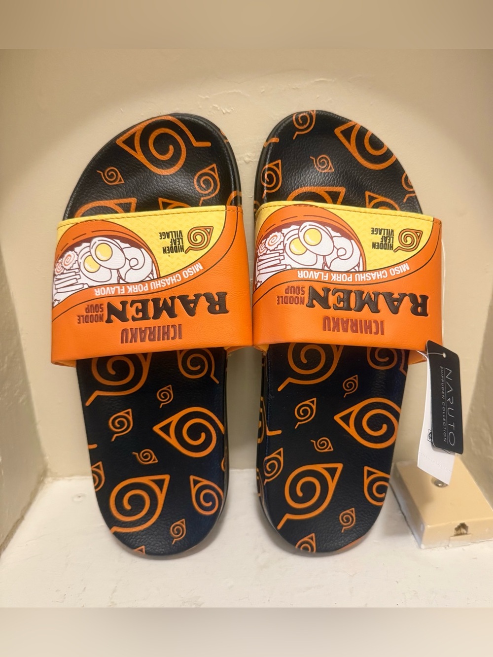 Naruto Men’s Orange & Black Slide Sandals Size 9